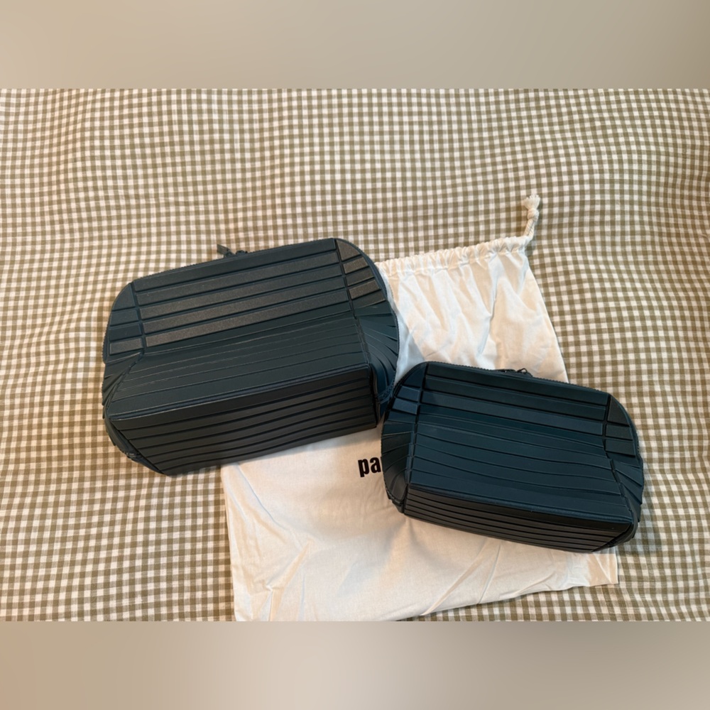 Parallelle cosmetic bags size large and medium